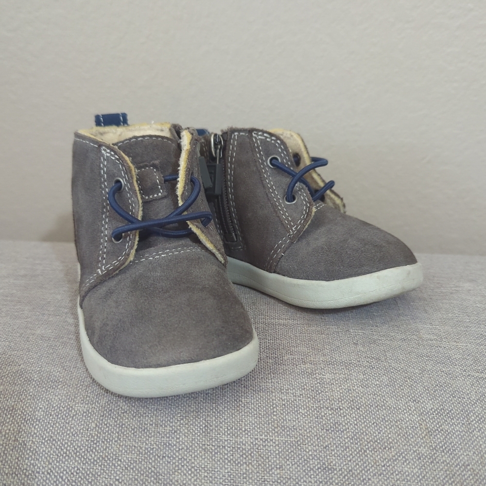UGG Brown Baby Boots Size 4 Infant Kristjan Chukka Boot Gray Zip Closures